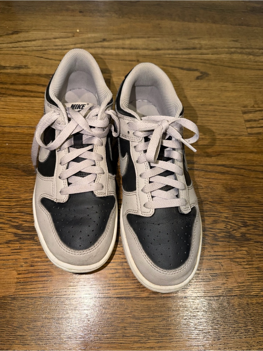 Nike Kids Low-Top Sneakers in Black and Light Gray